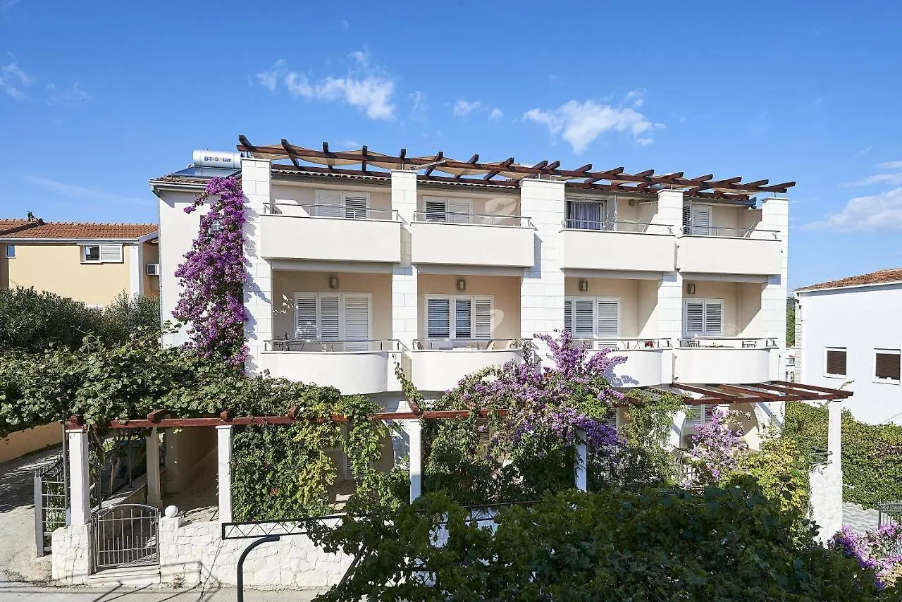 Apartment Mavarstica 17821A Trogir 0*,